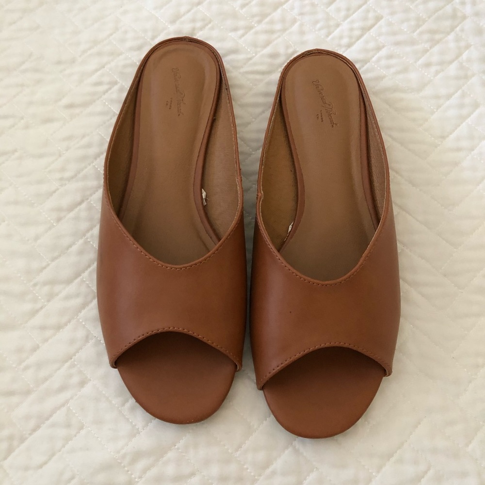 BRAND NEW /cross posted/ leather sandals ✨